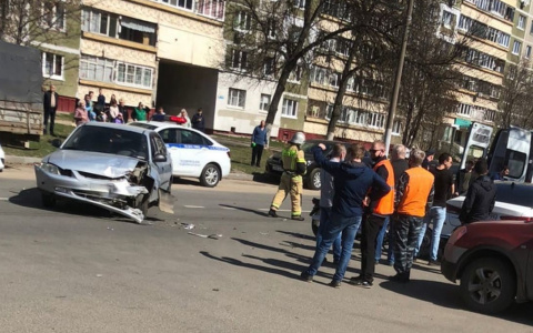 Иномарка врезалась в мотоцикл на Автозаводе Нижнего Новгорода: есть пострадавшие
