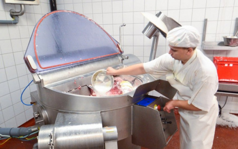Свиные почки с антибиотиками производили на Кстовском мясокомбинате