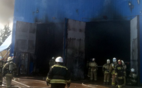 Ангар на площади 150 кв.м. сгорел в Нижнем Новгороде 18 июля